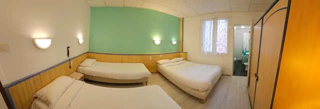 غرفة رباعية، Hotel Corona 2/10