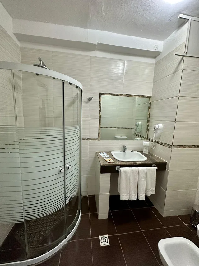 غرفة قياسية رباعية، Shelton Hotel 8/10