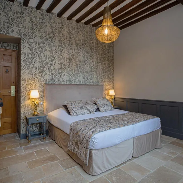 غرفة سوبيريور بسرير كينج، FERME DE LA RANCONNIERE - MANOIR DE MATHAN 1/9