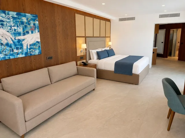 Open Plan, Luxury, Suite, King Bed, Sea Front, Shared Pool, 2 Sofa، Nana Royal Premium Resort & Spa 3/9