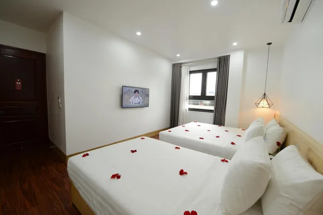 جناح عائلي بسرير كوين وسرير فردي بإطلالة على المدينة، Blue Hanoi Inn City Hotel 1/6