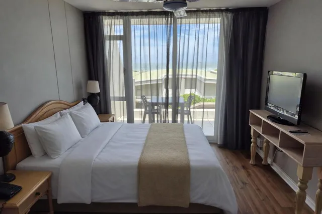 studio, Dolphin Beach Hotel 1/10