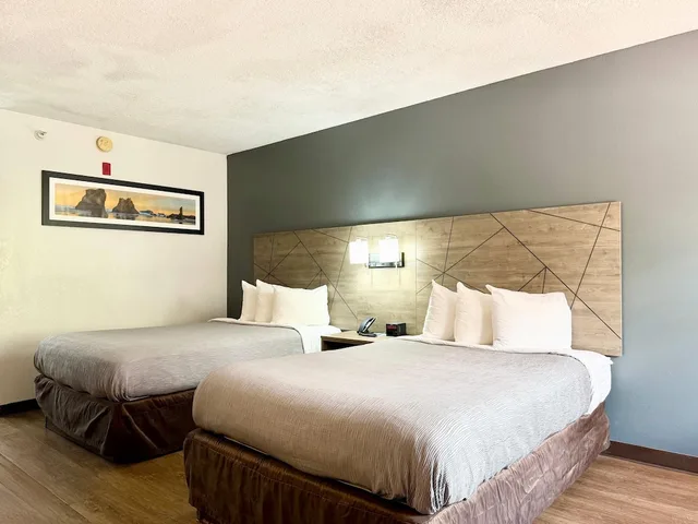 Standard, 2 Double Beds, Quality Inn & Suites Greenville I-65 7/10