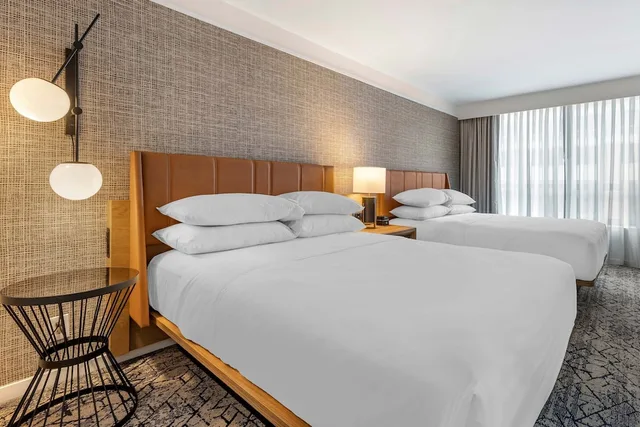 جناح بسريرين كوين بغرفة نوم واحدة لذوي الإعاقة، Sheraton Suites Old Town Alexandria 1/3