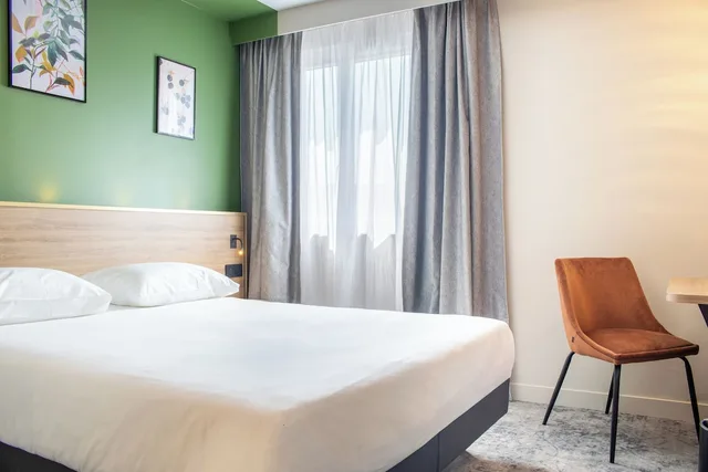 Classic, Double Bed, Brit Hotel Cahors Le Valentre 2/5