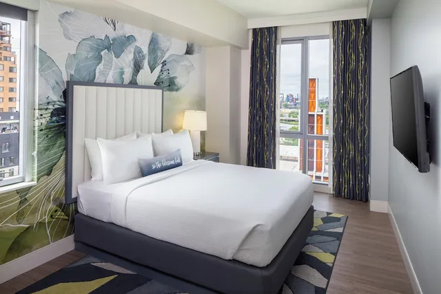 غرفة قياسية بسرير كوين لذوي الإعاقة، Hotel Indigo Flushing 1/1
