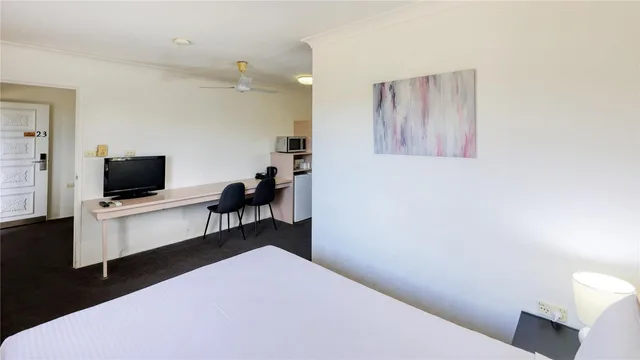 غرفة عائلية بسرير كوين وسريرين منفصلين بمطبخ صغير، Best Western Cattle City Motor Inn 3/4