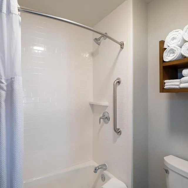 غرفة بسرير كوين لذوي الإعاقة، Staybridge Suites Sioux City Southeast 7/8