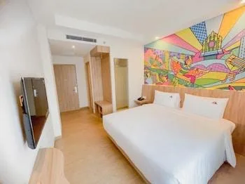 غرفة سوبيريور بسرير كوين، MaxOneHotels at Kota Harapan Indah Bekasi 1/1