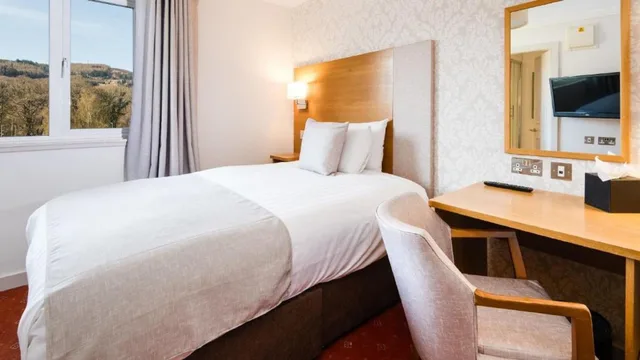 Executive, Single, Double Bed, Fishers Hotel 6/10
