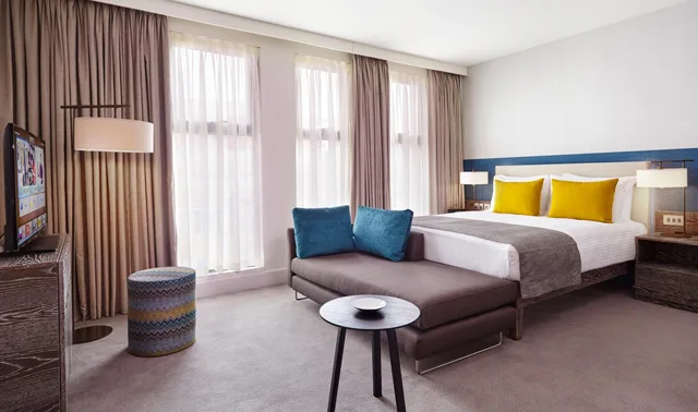 Deluxe, Studio, Suite, King Bed, Staybridge Suites London - Vauxhall by IHG 1/4