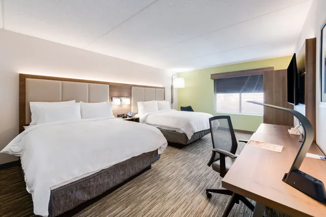 غرفة بسريرين كوين، Holiday Inn Express Naperville 3/4