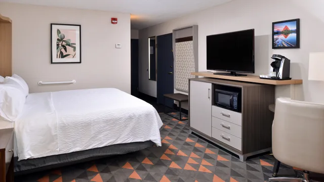 غرفة بسرير كينج لذوي الإعاقة، Holiday Inn Great Falls 8/10