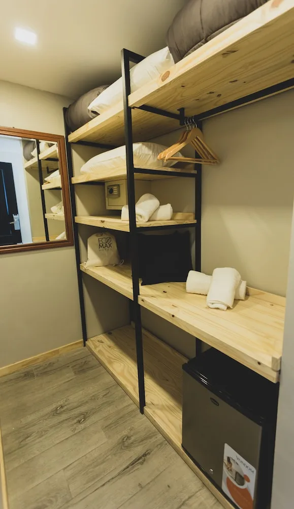 غرفة سوبيريور ثلاثية، Hotel Ecomax 2/4