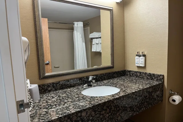 غرفة بسرير كينج، Holiday Inn Express Charles Town 3/3