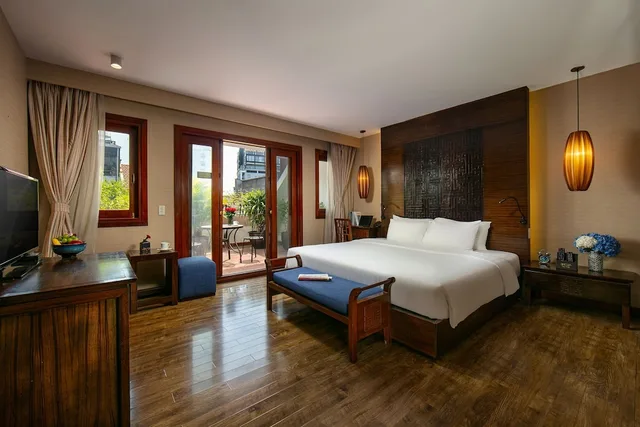جناح ملكي بسرير كينج وسرير كوين بإطلالة على الفناء بغرفتي نوم، Oriental Suites Hotel And Spa 1/3