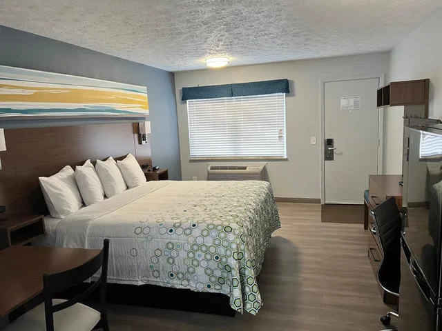 Studio, King Bed, Red Roof Inn Georgetown - Lexington North 2/10