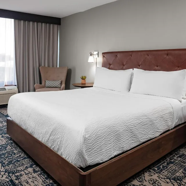 غرفة بسرير كينج، Four Points By Sheraton Memphis East 7/12