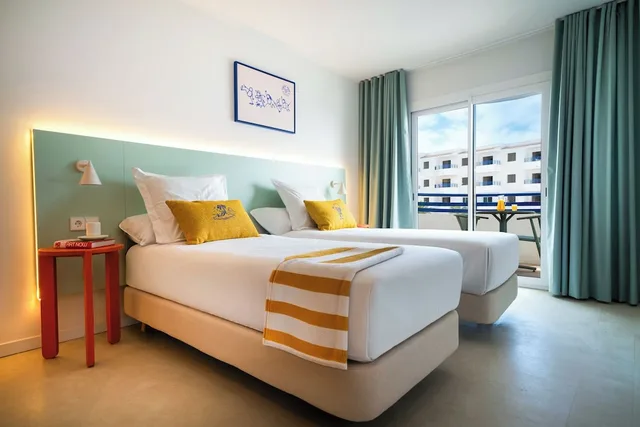Superior, Twin Beds, Coral Star Apartments 1/7