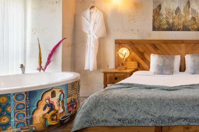 Stone, Deluxe, Suite, Queen Bed, Acer Cave Hotel 4/10