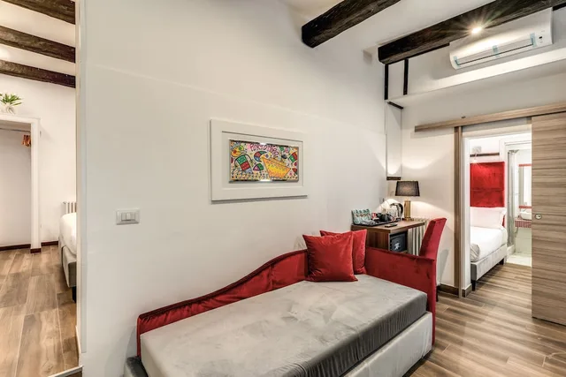 جناح تنفيذي بسريرين منفصلين مع أريكة، Tritone Top House 1/10