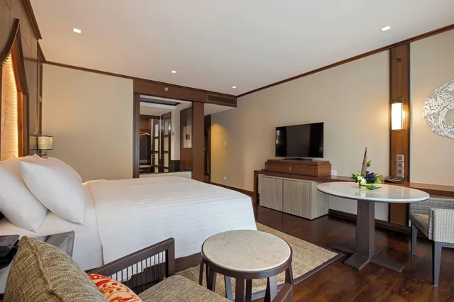 غرفة بسرير مزدوج بإطلالة على المسبح، PHUKET MARRIOTT RESORT & SPA, NAI YANG BEACH 2/3