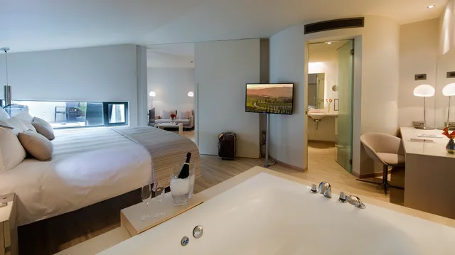 جناح، Cram Hotel 2/3