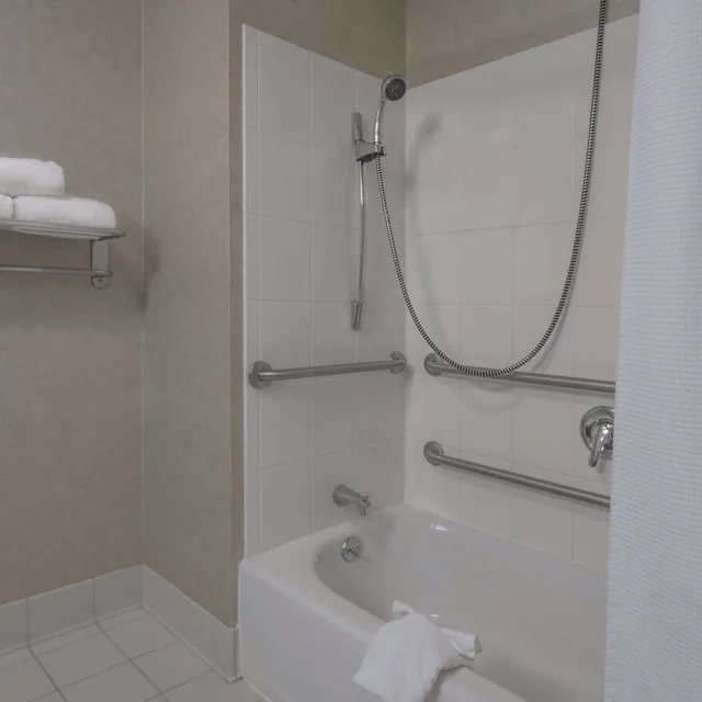 جناح بسرير كوين مع أريكة، SpringHill Suites by Marriott Boston Devens Common Center 2/5