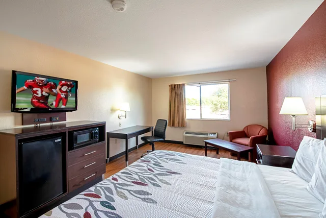 غرفة ديلوكس بسرير كينج لذوي الإعاقة، Red Roof Inn San Marcos 3/5