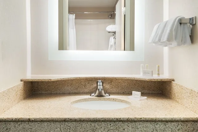 جناح بسريرين كوين مع سرير سحّاب إضافي لذوي الإعاقة، Springhill Suites Cleveland Solon 3/7