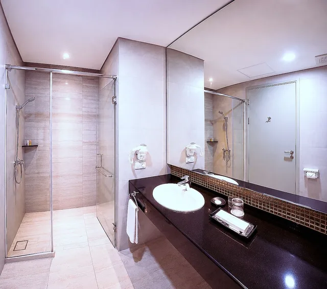 Standard, Twin Beds, Leedon Hotel & Suites Surabaya 3/3