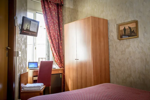 Room, Twin Beds, Hotel Emmaus 4/6