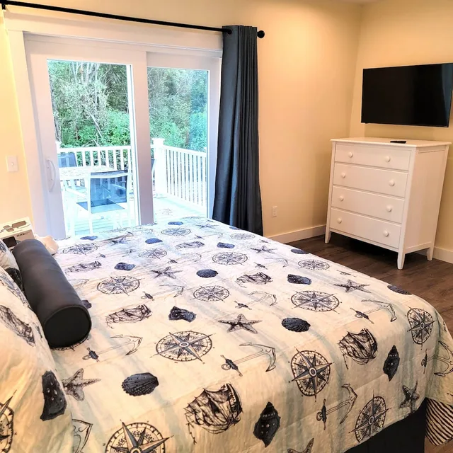 Room, King Bed, Guest House، Colonial Gables Oceanfront Village 2/3