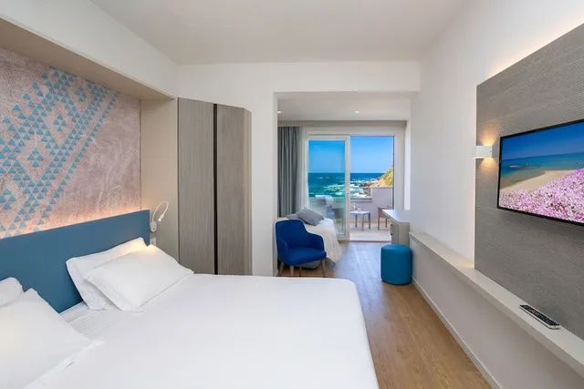 غرفة بانورامية ثلاثية بسرير كوين وسرير فردي بإطلالة على البحر، Riviera Castelsardo Hotel 3/10