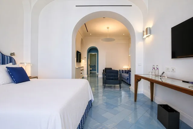 جناح سوبيريور بإطلالة على البحر، Grand Hotel Europa Palace 1/8