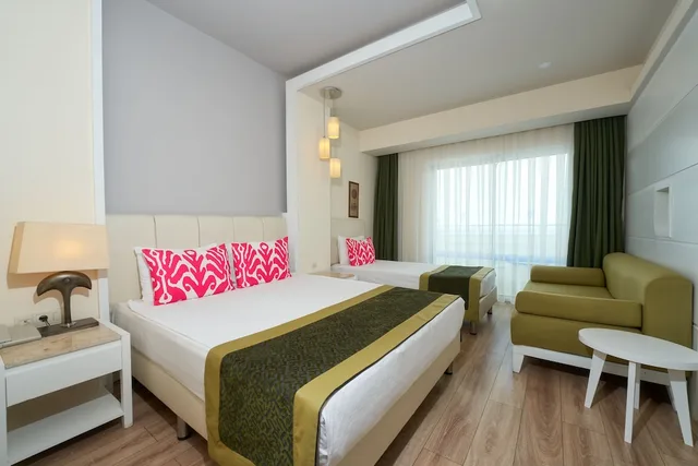 Standard, 1 Double and 1 Single Bed, Murphy Bed, Pool Side، Orange County Alanya 3/10