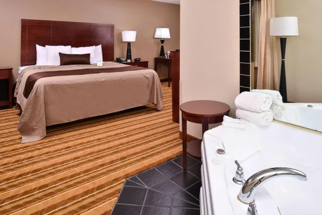 Room, Triple, Jetted Tub, Old Mill Inn Omaha NE 2/3