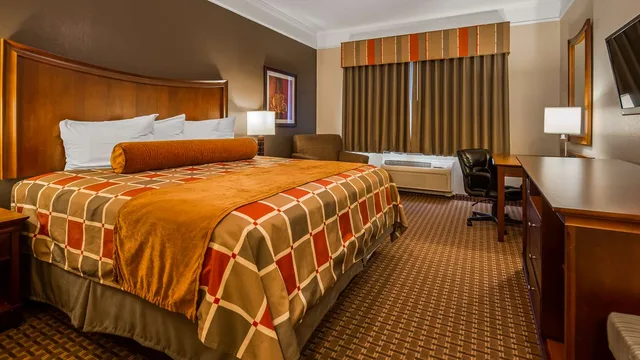 Executive, King Bed, Best Western Plus Easton Inn & Suites 1/3