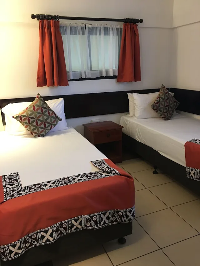 شقة ديلوكس بسريرين منفصلين بغرفتي نوم مع أريكة، Suva Motor Inn 6/9