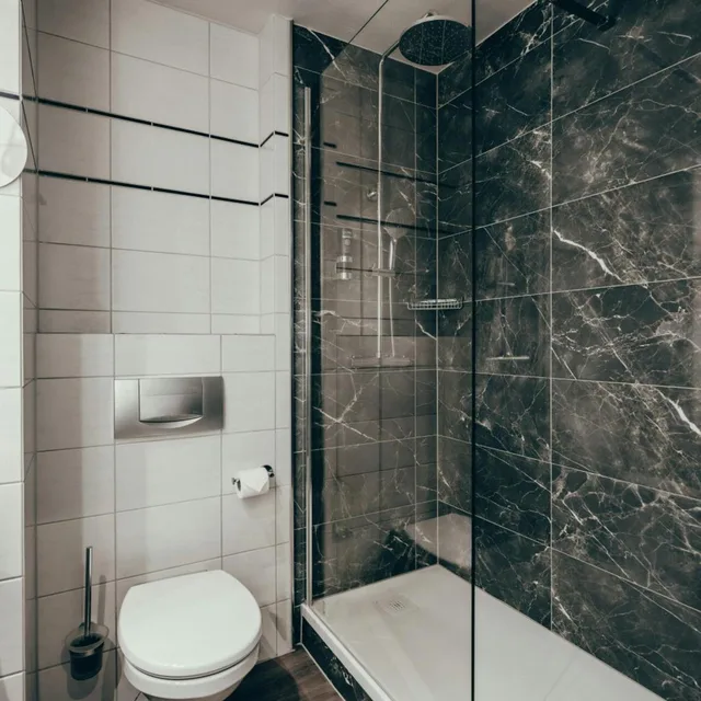 Superior, Double or Twin Bed, Leonardo Hotel Koln 9/10