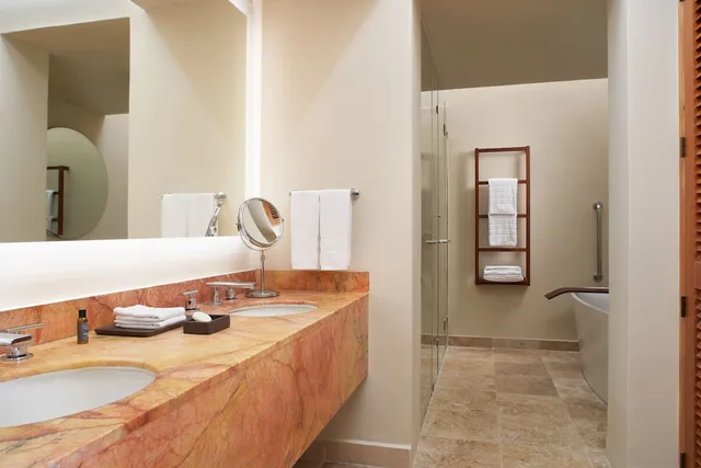 جناح بانورامي بسرير كينج بإطلالة على البحر مع أريكة، WESTIN RESORT AND SPA PUERTO VALLARTA 6/7