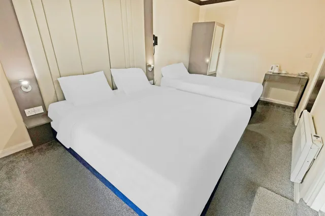 غرفة قياسية ثلاثية، OYO The Baltimore Hotel 8/10
