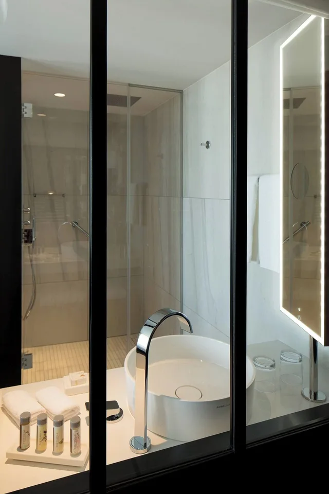 غرفة بسرير كوين بإطلالة على المدينة، Renaissance Paris Republique Hotel 7/10