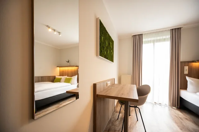 غرفة بسرير كوين، GOLDEN LEAF PERLACH ALLEE HOF 4/10