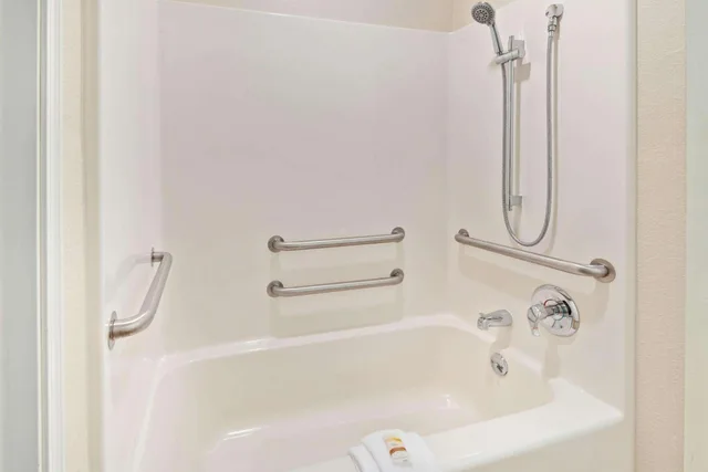 غرفة تنفيذية بسرير كينج لذوي الإعاقة، La Quinta Inn Missoula Hotel 2/3