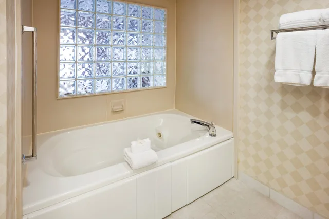 Standard, King Bed, Extra Floor Space، Holiday Inn Express Boone 3/4