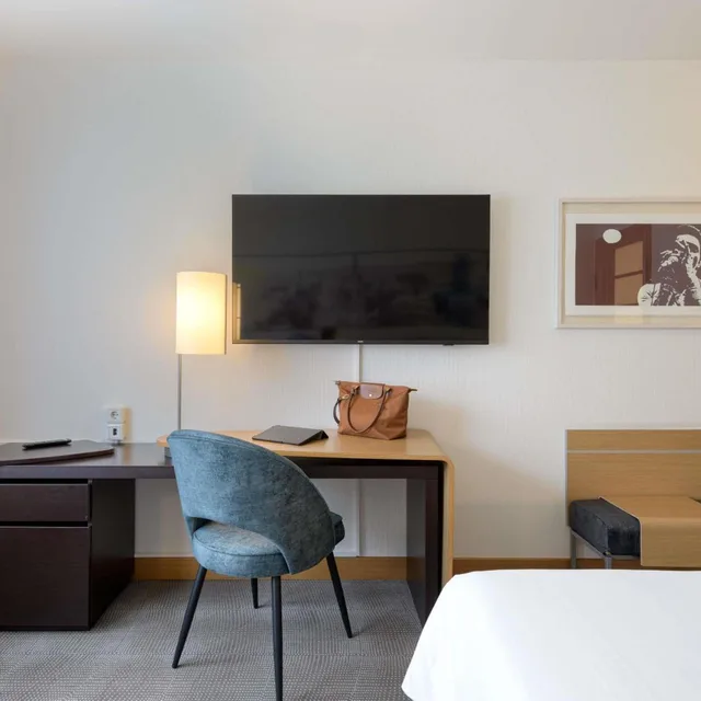 Standard, King Bed, Sofa, Novotel Aachen City Hotel 9/10