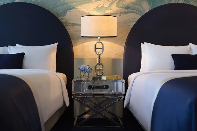 جناح بسريرين مزدوجين بإطلالة على المدينة بغرفتي نوم، Renaissance Hamburg Hotel 5/7