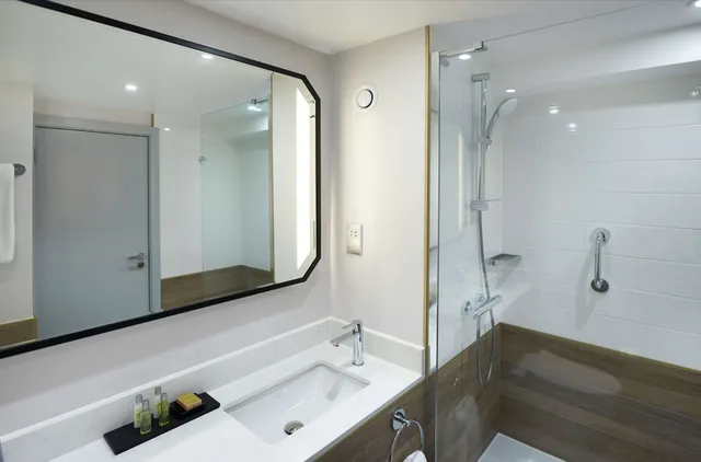 غرفة بسرير كينج، Hilton Cobham 8/9