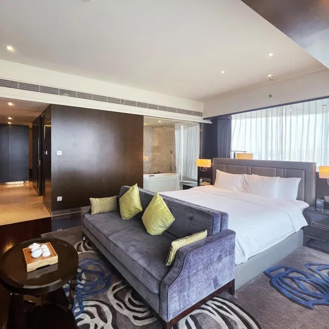 جناح سوبيريور بسرير كينج بمنطقة جلوس، Crowne Plaza Zhangzhou 4/4